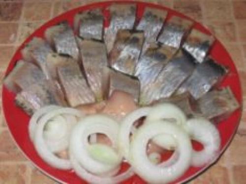 Очистить селедку одним движением. 5 способов быстрой очистки селедки