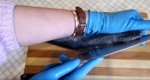 Как почистить селедку от мелких костей. Как правильно и быстро почистить селедку от костей: простая пошаговая инструкция