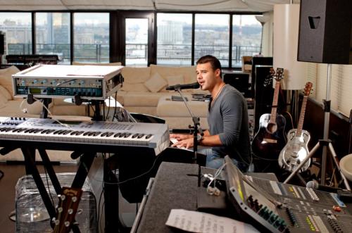 Сколько стоит дом Эмина Агаларова. Эмин Агаларов удивил роскошью дома со стеклянными стенами, выстроенного на берегу моря