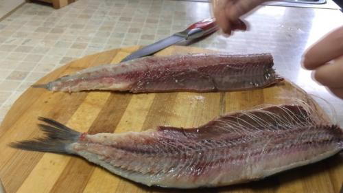 Как быстро отделить селедку от костей. Подготовка рабочего места 04 Как быстро отделить селедку от костей. Подготовка рабочего места 04