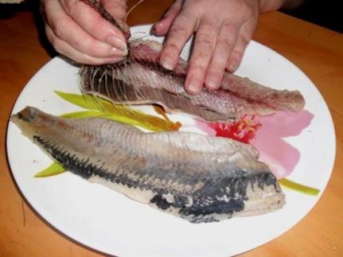 Очистить селедку одним движением. 5 способов быстрой очистки селедки