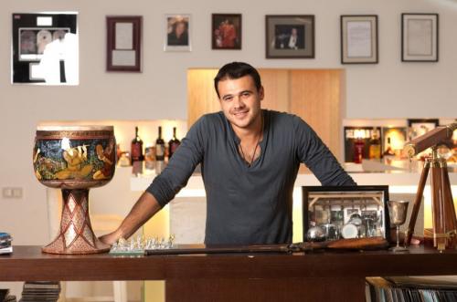 Сколько стоит дом Эмина Агаларова. Эмин Агаларов удивил роскошью дома со стеклянными стенами, выстроенного на берегу моря