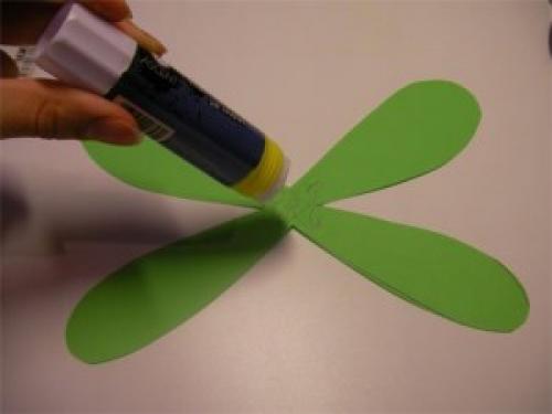 Поделка своими руками стрекоза. Объемная аппликация из цветной бумаги. Стрекоза