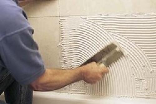 Как положить плитку на стену из бруса. Способы укладки плитки