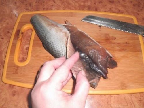 Очистить селедку одним движением. 5 способов быстрой очистки селедки