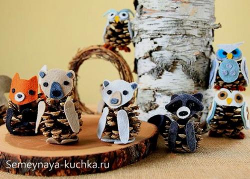 Поделка Стрекоза своими руками из природного материала. ЧЕШУЙКИ от шишек.