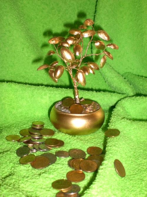 Дерево из фисташек.