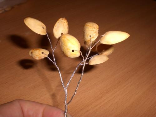 Дерево из фисташек.