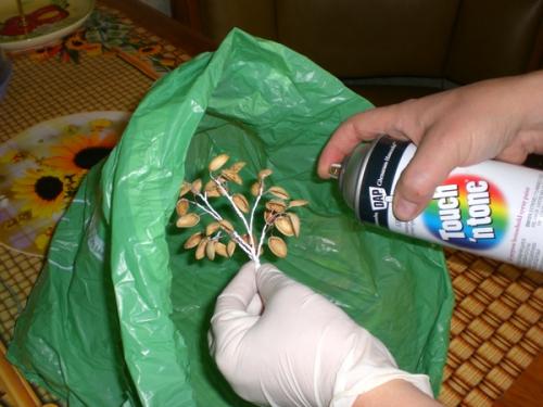 Дерево из фисташек.