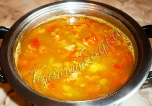 Коричневая чечевица суп. Суп из чечевицы с сельдереем и помидорами