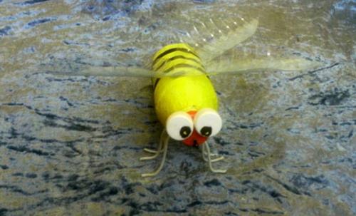 Из пластиковой бутылки пошаговая инструкция, как сделать пчелу. Медоносная пчела из пластиковой бутылки