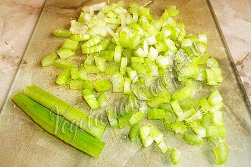 Коричневая чечевица суп. Суп из чечевицы с сельдереем и помидорами