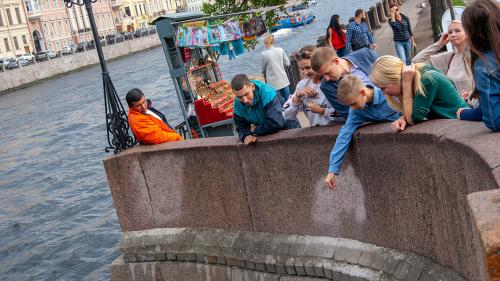 Малая скульптура в санкт-петербурге. Самый маленький памятник в Санкт-Петербурге. «Чижик-пыжик»