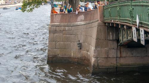 Малая скульптура в санкт-петербурге. Самый маленький памятник в Санкт-Петербурге. «Чижик-пыжик»