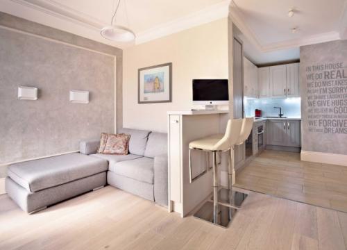 Барные стойки для маленькой кухни. Преимущества установки барной стойки на кухне 22 Барные стойки для маленькой кухни. Преимущества установки барной стойки на кухне 22