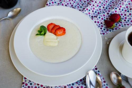 Как правильно сварить манную кашу. Как правильно приготовить вкусную манную кашу: манка на молоке и воде