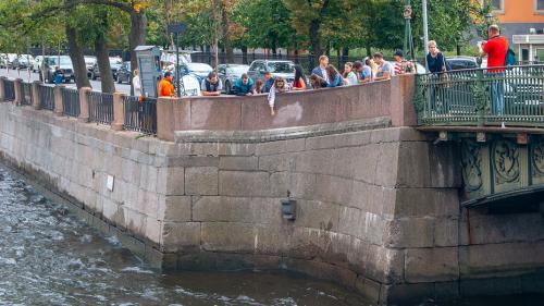 Малая скульптура в санкт-петербурге. Самый маленький памятник в Санкт-Петербурге. «Чижик-пыжик»