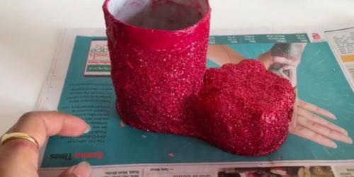 Оригинальные украшения на новый год своими руками. Сапожок из пластиковой бутылки