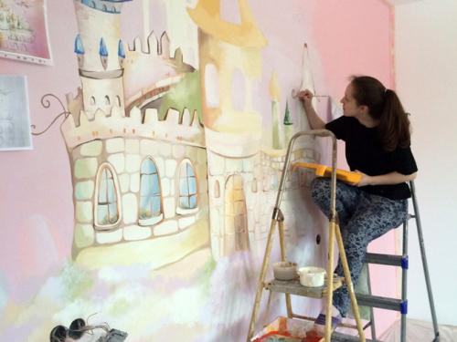 Какими красками расписывают стены. Роспись стены в доме: какие краски использовать?