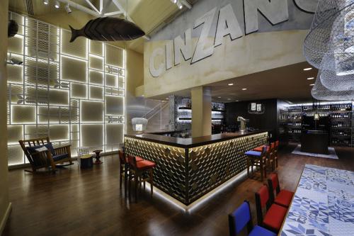 Морской стиль в интерьере кафе. Яркий пример интерьера кафе в морском стиле: средиземноморская роскошь