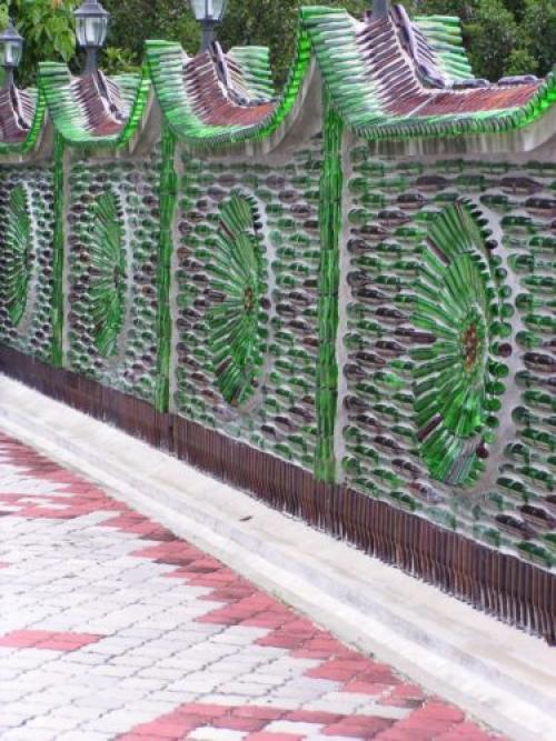 Дорожка из бутылок. Как сделать садовые дорожки из стеклянных бутылок