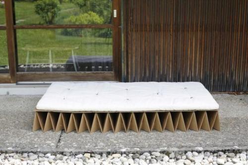 Двуспальная кровать в маленькой комнате. Выбираем кровать для маленькой спальни: 7 необычных решений