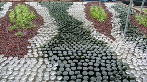 Дорожка из бутылок. Как сделать садовые дорожки из стеклянных бутылок