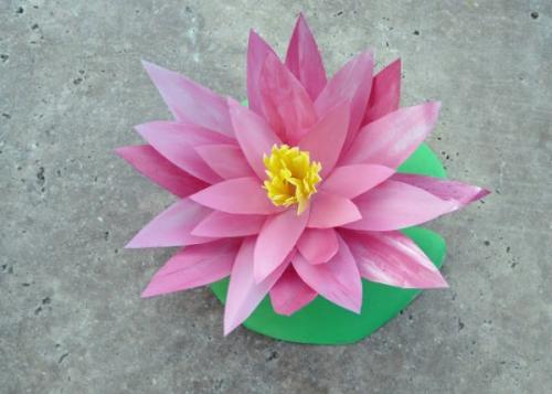 Как вырезать цветы из пластиковых бутылок. Лотос