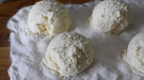 Сочные сырники из творога. Сырники из творога на сковороде по простому рецепту