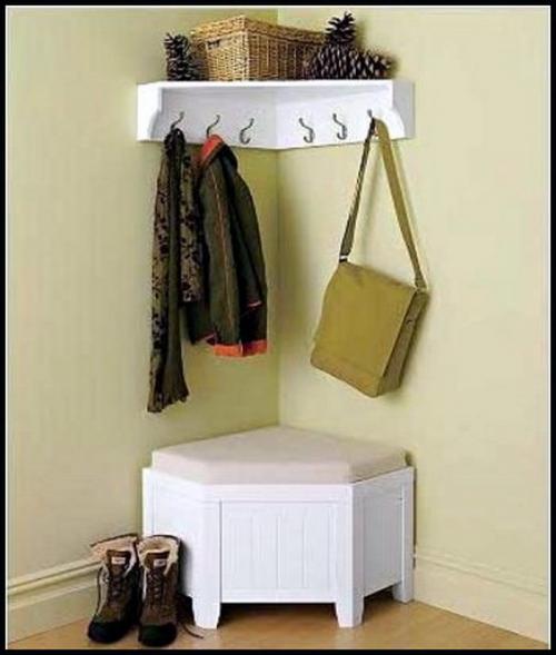 Убрать угол в коридоре. Что можно поставить в угол