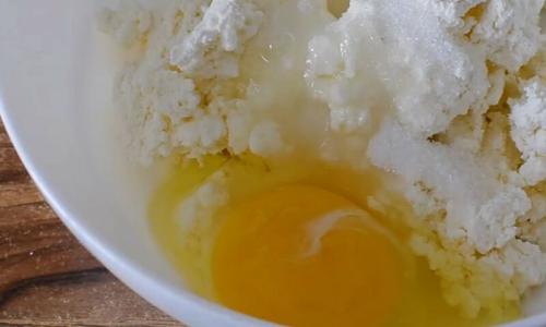 Сочные сырники из творога. Сырники из творога на сковороде по простому рецепту