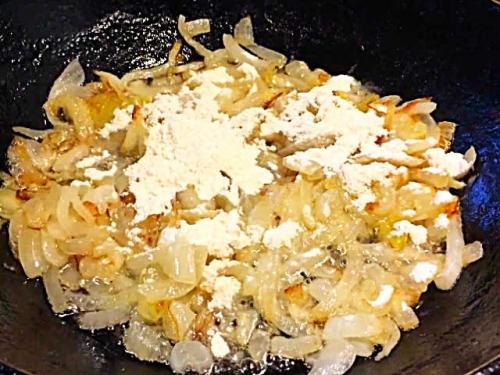 Как приготовить правильно печенку. Как приготовить жареную печень с луком в сметанном соусе, чтобы она была мягкой