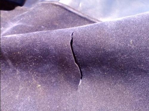 Как заклеить матрас интекс с бархатной стороны. Как заклеить надувной матрас с велюровой стороны без клея, с помощью заплатки, жидкой латки