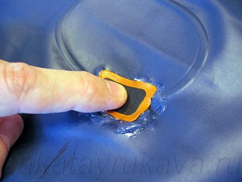 Ремонт перегородки надувного матраса. Способы поиска. Виды повреждений