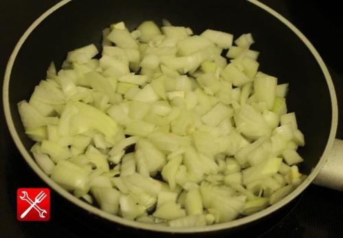 Как пожарить печень с луком. Жареная куриная печень с луком