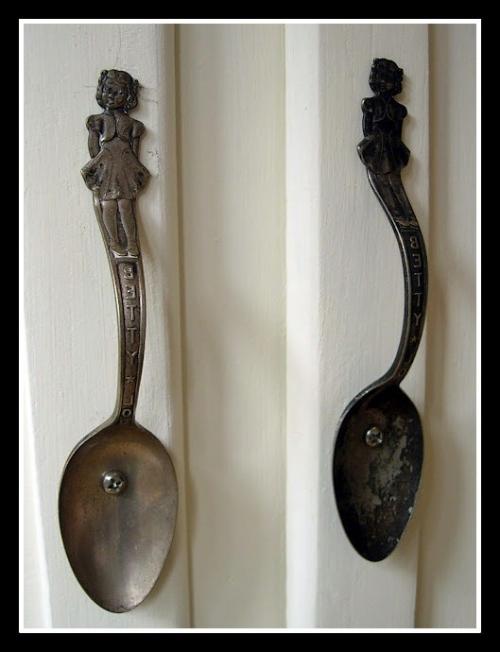 Что можно сделать из старого шкафа для дачи. Переделки из старых столовых приборов