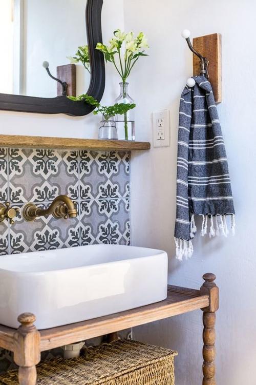 Сочетание плитки и краски в ванной. Идеи для маленьких ванных комнат: керамическая плитка или покраска