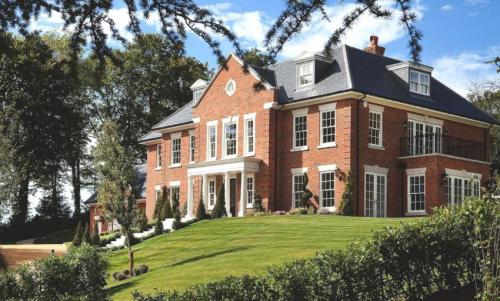 Фасады домов в английском стиле. Три типа английских домов