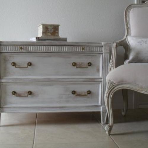 Что можно сделать из старого шкафа. Освежаем спальню