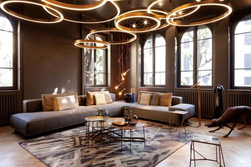 Люстры для кухни 2019. Трендовые люстры для гостиной в 2019 году