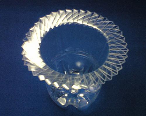 Вазочка из бутылки пластиковой. Как делать вазы из пластиковых бутылок своими руками? 10 Вазочка из бутылки пластиковой. Как делать вазы из пластиковых бутылок своими руками? 10