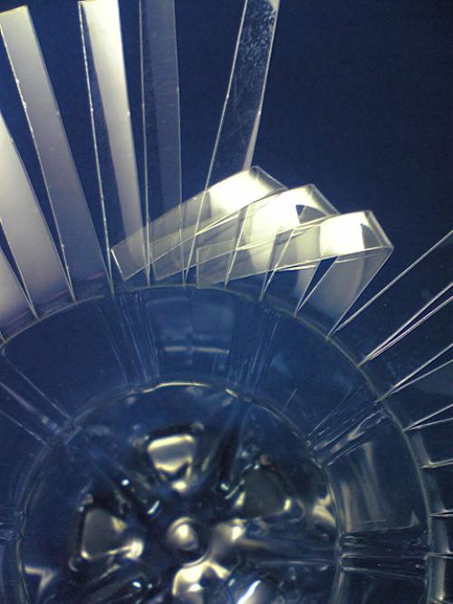 Вазочка из бутылки пластиковой. Как делать вазы из пластиковых бутылок своими руками? 17 Вазочка из бутылки пластиковой. Как делать вазы из пластиковых бутылок своими руками? 17