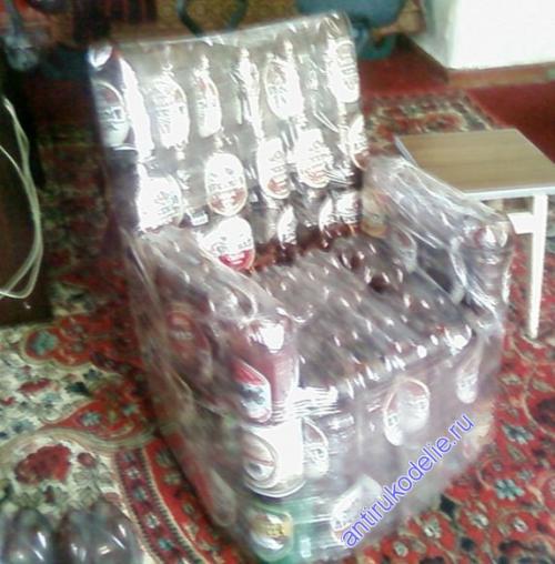 Шезлонг из пластиковых бутылок.