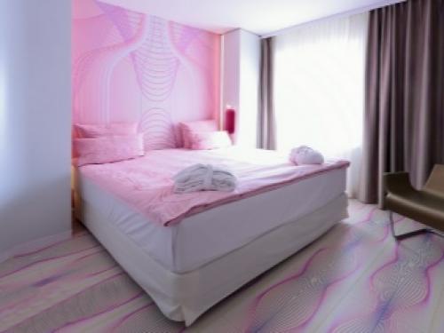 Какие обои выбрать для спальни. Какие обои выбрать в спальню: выбор цвета и материала 16 Какие обои выбрать для спальни. Какие обои выбрать в спальню: выбор цвета и материала 16