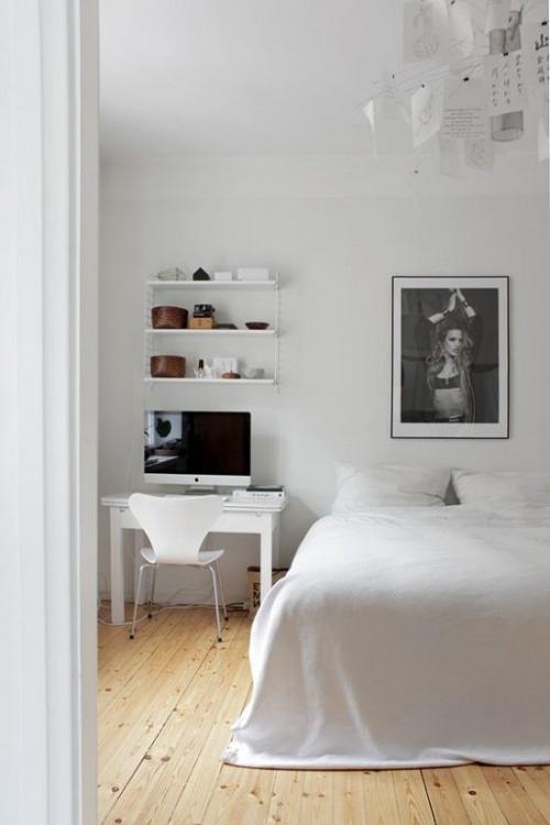 Столешница у окна в спальне. Рабочее место в спальне: 10 классных примеров