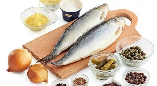 Как почистить селедку от костей для салата. Как быстро почистить селедку