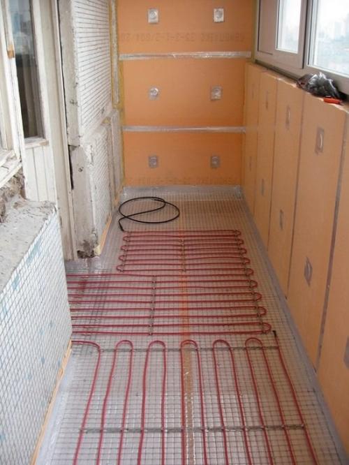 Дизайн спальни с балконной дверью. Подготовка к совмещению спальни с балконом