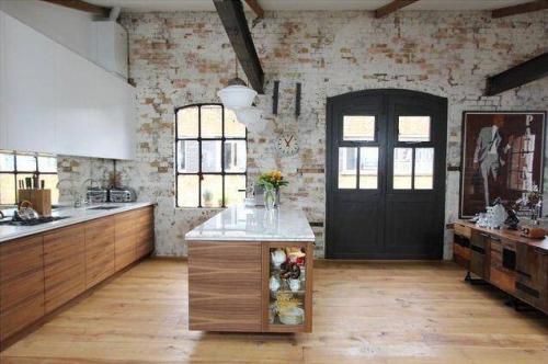 Белый кирпич стена в интерьере. Белая кирпичная стена в гостиной 12 Белый кирпич стена в интерьере. Белая кирпичная стена в гостиной 12