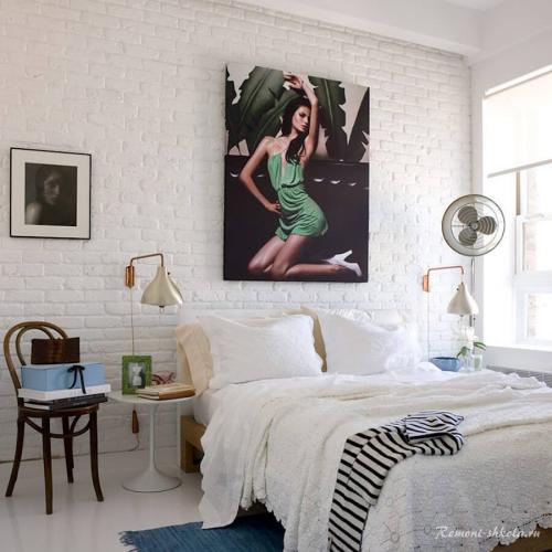 Белая кирпичная стена в интерьере прихожей.  Чем привлекательна стена из белого кирпича?