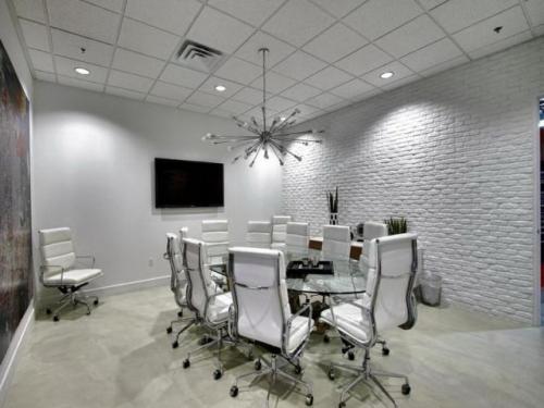 Белый кирпич стена в интерьере. Белая кирпичная стена в гостиной 28 Белый кирпич стена в интерьере. Белая кирпичная стена в гостиной 28